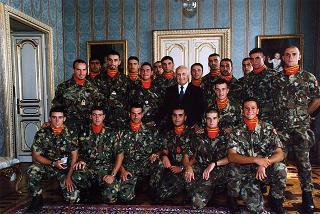 Delegazione di ufficiali, sottufficiali e marinai del Battaglione anfibio "San Marco" di Brindisi, in servizio di guardia d'onore al Palazzo del Quirinale
