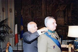 Consegna dell'onorificenza di Grande Ufficiale OMRI al mag. gen. Girolamo Giglio
