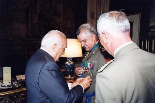 Consegna dell'onorificenza di Grande Ufficiale OMRI al mag. gen. Girolamo Giglio