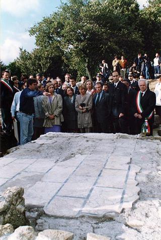 Visita della Regina di Spagna e della signorina Scalfaro agli scavi di Tuscolo (Roma)
