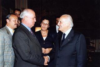 Mikhail Gorbaciov, presidente di Green Cross International, con la prof.ssa Rita Levi Montalcini e l'on. Guido Pollice