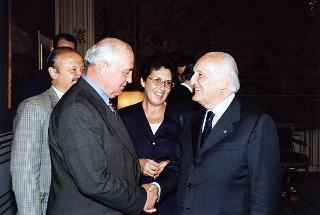 Mikhail Gorbaciov, presidente di Green Cross International, con la prof.ssa Rita Levi Montalcini e l'on. Guido Pollice