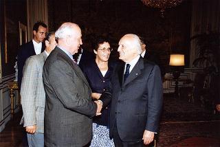 Mikhail Gorbaciov, presidente di Green Cross International, con la prof.ssa Rita Levi Montalcini e l'on. Guido Pollice