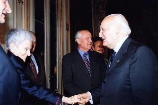 Mikhail Gorbaciov, presidente di Green Cross International, con la prof.ssa Rita Levi Montalcini e l'on. Guido Pollice