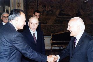 On. avv. Paolo Cavezzali, presidente dell'Associazione degli ex parlamentari della Repubblica, con il nuovo Ufficio di Presidenza del sodalizio