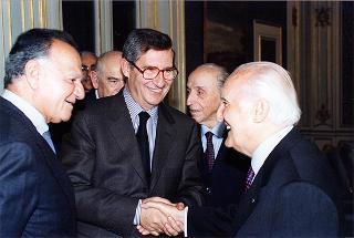 On. avv. Paolo Cavezzali, presidente dell'Associazione degli ex parlamentari della Repubblica, con il nuovo Ufficio di Presidenza del sodalizio