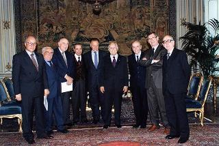 On. avv. Paolo Cavezzali, presidente dell'Associazione degli ex parlamentari della Repubblica, con il nuovo Ufficio di Presidenza del sodalizio