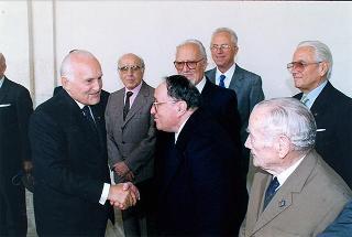 Deposizione di una corona d'alloro sulla lapide dei Caduti del Quirinale