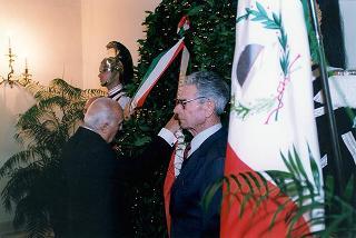 Deposizione di una corona d'alloro sulla lapide dei Caduti del Quirinale