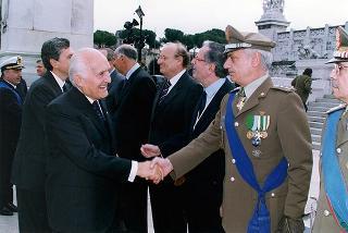 Roma, Altare della Patria: deposizione di una corona d'alloro, da parte del Presidente della Repubblica, in occasione della Giornata dell'Unità Nazionale e delle Forze Armate