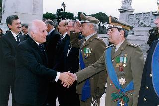 Roma, Altare della Patria: deposizione di una corona d'alloro, da parte del Presidente della Repubblica, in occasione della Giornata dell'Unità Nazionale e delle Forze Armate