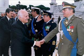Roma, Altare della Patria: deposizione di una corona d'alloro, da parte del Presidente della Repubblica, in occasione della Giornata dell'Unità Nazionale e delle Forze Armate