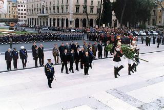Roma, Altare della Patria: deposizione di una corona d'alloro, da parte del Presidente della Repubblica, in occasione della Giornata dell'Unità Nazionale e delle Forze Armate
