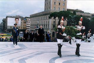 Roma, Altare della Patria: deposizione di una corona d'alloro, da parte del Presidente della Repubblica, in occasione della Giornata dell'Unità Nazionale e delle Forze Armate