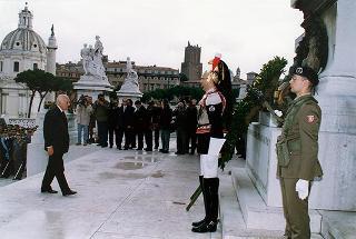 Roma, Altare della Patria: deposizione di una corona d'alloro, da parte del Presidente della Repubblica, in occasione della Giornata dell'Unità Nazionale e delle Forze Armate