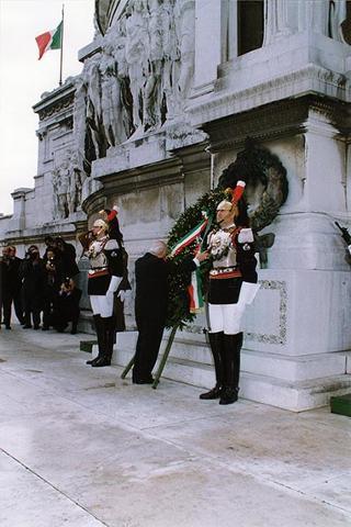 Roma, Altare della Patria: deposizione di una corona d'alloro, da parte del Presidente della Repubblica, in occasione della Giornata dell'Unità Nazionale e delle Forze Armate