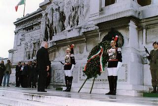 Roma, Altare della Patria: deposizione di una corona d'alloro, da parte del Presidente della Repubblica, in occasione della Giornata dell'Unità Nazionale e delle Forze Armate