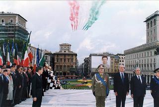 Roma, Altare della Patria: deposizione di una corona d'alloro, da parte del Presidente della Repubblica, in occasione della Giornata dell'Unità Nazionale e delle Forze Armate