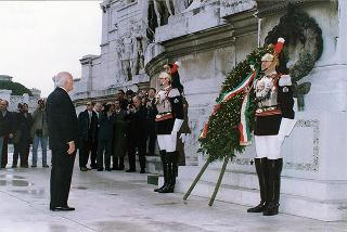 Roma, Altare della Patria: deposizione di una corona d'alloro, da parte del Presidente della Repubblica, in occasione della Giornata dell'Unità Nazionale e delle Forze Armate