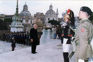 Roma, Altare della Patria: deposizione di una corona d'alloro, da parte del Presidente della Repubblica, in occasione della Giornata dell'Unità Nazionale e delle Forze Armate