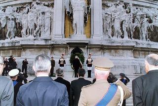 Roma, Altare della Patria: deposizione di una corona d'alloro, da parte del Presidente della Repubblica, in occasione della Giornata dell'Unità Nazionale e delle Forze Armate