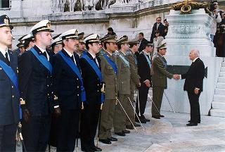 Roma, Altare della Patria: deposizione di una corona d'alloro, da parte del Presidente della Repubblica, in occasione della Giornata dell'Unità Nazionale e delle Forze Armate