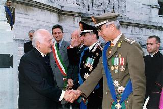 Roma, Altare della Patria: deposizione di una corona d'alloro, da parte del Presidente della Repubblica, in occasione della Giornata dell'Unità Nazionale e delle Forze Armate