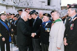 Roma, Altare della Patria: deposizione di una corona d'alloro, da parte del Presidente della Repubblica, in occasione della Giornata dell'Unità Nazionale e delle Forze Armate