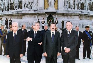 Roma, Altare della Patria: deposizione di una corona d'alloro, da parte del Presidente della Repubblica, in occasione della Giornata dell'Unità Nazionale e delle Forze Armate