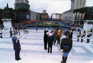 Roma, Altare della Patria: deposizione di una corona d'alloro, da parte del Presidente della Repubblica, in occasione della Giornata dell'Unità Nazionale e delle Forze Armate
