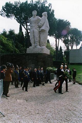 Roma, Mausoleo Ardeatino: deposizione di una corona d'alloro, da parte del Presidente della Repubblica, in occasione della Giornata dell'Unità Nazionale e delle Forze Armate
