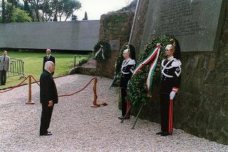 Roma, Mausoleo Ardeatino: deposizione di una corona d'alloro, da parte del Presidente della Repubblica, in occasione della Giornata dell'Unità Nazionale e delle Forze Armate