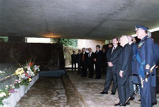 Roma, Mausoleo Ardeatino: deposizione di una corona d'alloro, da parte del Presidente della Repubblica, in occasione della Giornata dell'Unità Nazionale e delle Forze Armate
