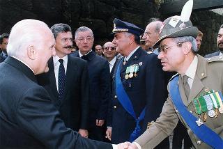 Roma, Mausoleo Ardeatino: deposizione di una corona d'alloro, da parte del Presidente della Repubblica, in occasione della Giornata dell'Unità Nazionale e delle Forze Armate