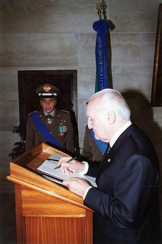 Bari: intervento del Presidente della Repubblica per la deposizione di una corona d'alloro al Sacrario dei Caduti d'Oltremare, in occasione della Giornata dell'Unità Nazionale e delle Forze Armate