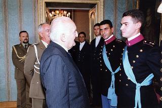 Delegazione di ufficiali ed allievi dell'Accademia Militare di Modena in servizio di guardia d'onore al Palazzo del Quirinale