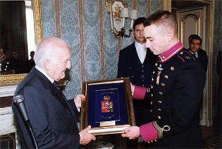 Delegazione di ufficiali ed allievi dell'Accademia Militare di Modena in servizio di guardia d'onore al Palazzo del Quirinale