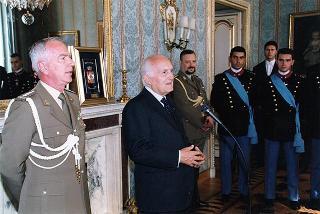Delegazione di ufficiali ed allievi dell'Accademia Militare di Modena in servizio di guardia d'onore al Palazzo del Quirinale