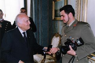 Delegazione di ufficiali ed allievi dell'Accademia Militare di Modena in servizio di guardia d'onore al Palazzo del Quirinale