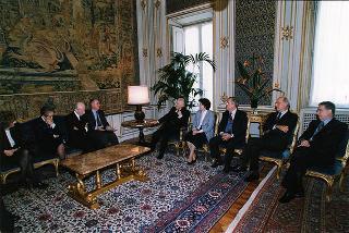 Piergiorgio Coin, presidente della Fondazione della Banca degli occhi del Veneto, con alcuni esponenti del sodalizio