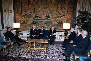 Prof. Mario De Palma, presidente della Federazione italiana contro la tubercolosi e le malattie polmonari sociali, con alcuni esponenti del sodalizio