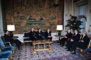 Prof. Mario De Palma, presidente della Federazione italiana contro la tubercolosi e le malattie polmonari sociali, con alcuni esponenti del sodalizio