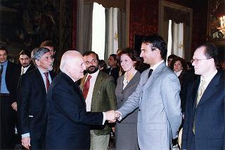 Guido Columba, presidente dell'Unione nazionale cronisti italiani, con i vincitori e gli organizzatori del "Premio Cronista"