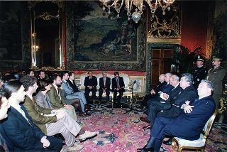 Guido Columba, presidente dell'Unione nazionale cronisti italiani, con i vincitori e gli organizzatori del "Premio Cronista"