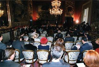 Guido Columba, presidente dell'Unione nazionale cronisti italiani, con i vincitori e gli organizzatori del "Premio Cronista"
