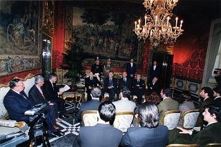 Guido Columba, presidente dell'Unione nazionale cronisti italiani, con i vincitori e gli organizzatori del "Premio Cronista"