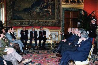 Guido Columba, presidente dell'Unione nazionale cronisti italiani, con i vincitori e gli organizzatori del "Premio Cronista"