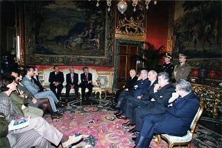 Guido Columba, presidente dell'Unione nazionale cronisti italiani, con i vincitori e gli organizzatori del "Premio Cronista"