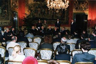 Guido Columba, presidente dell'Unione nazionale cronisti italiani, con i vincitori e gli organizzatori del "Premio Cronista"