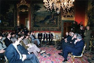 Guido Columba, presidente dell'Unione nazionale cronisti italiani, con i vincitori e gli organizzatori del "Premio Cronista"